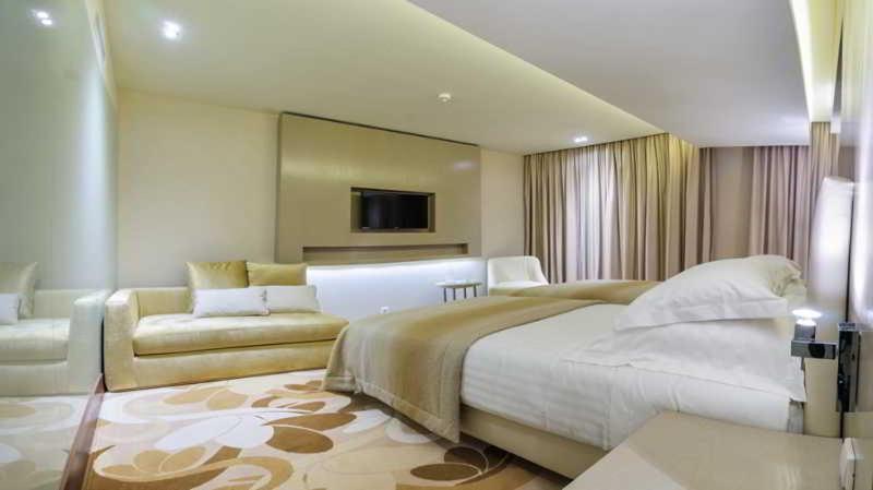Skyna Hotel Λουάντα Δωμάτιο φωτογραφία